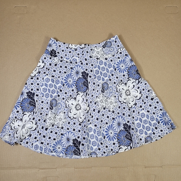 HILFIGER‎ 100% Silk Blue Floral Skirt size 2 - Picture 1 of 13